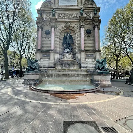 Cosy A Saint Michel-notre Dame Center *